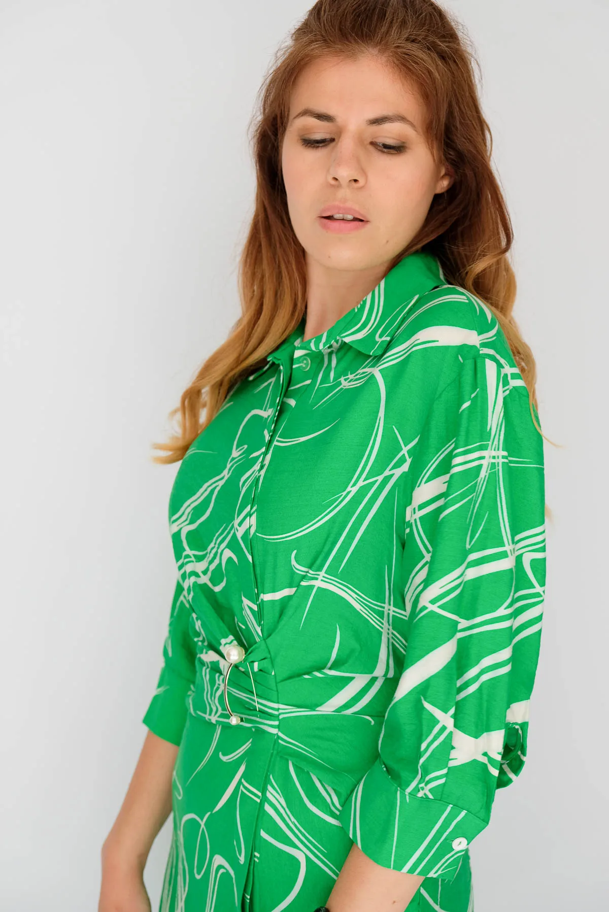 Зелена рокля с копчета и яка - Image 4