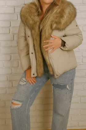 Яке с пухена яка