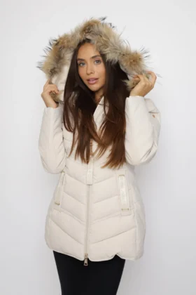 Дамско зимно яке с пухена качулка-крем