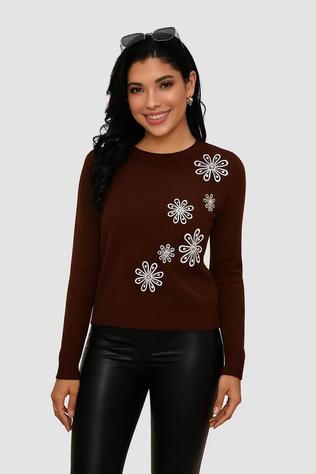 Кафява плетена блуза с цветя