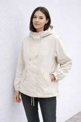 Къса бяла парка