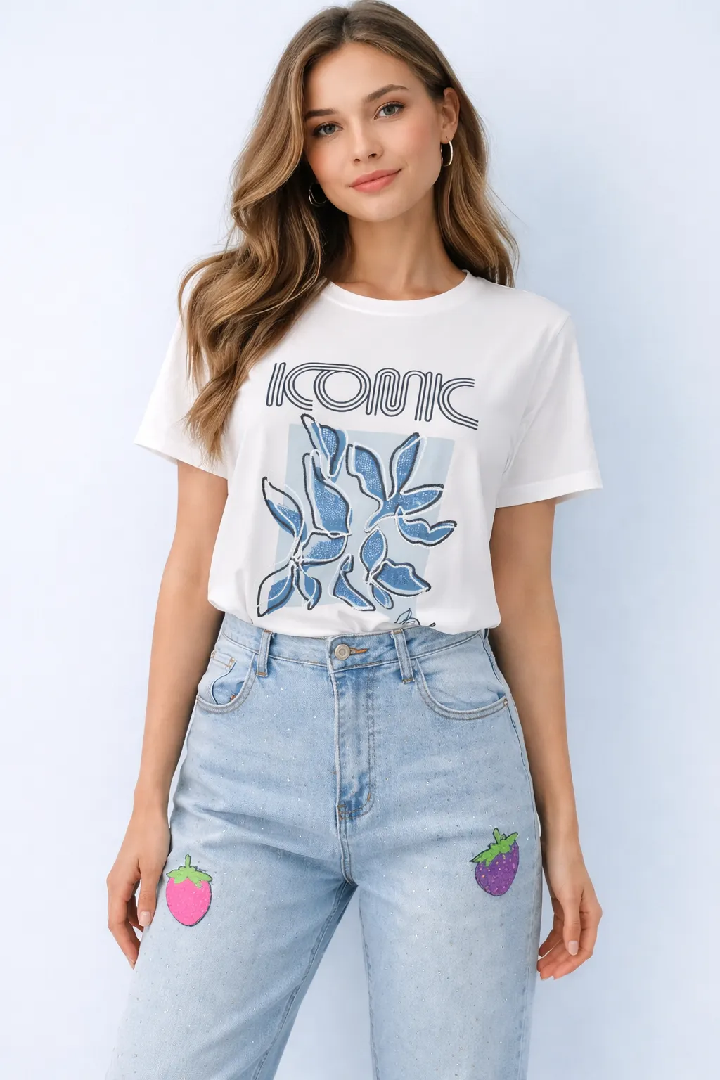 Тениска с принт и камъчета